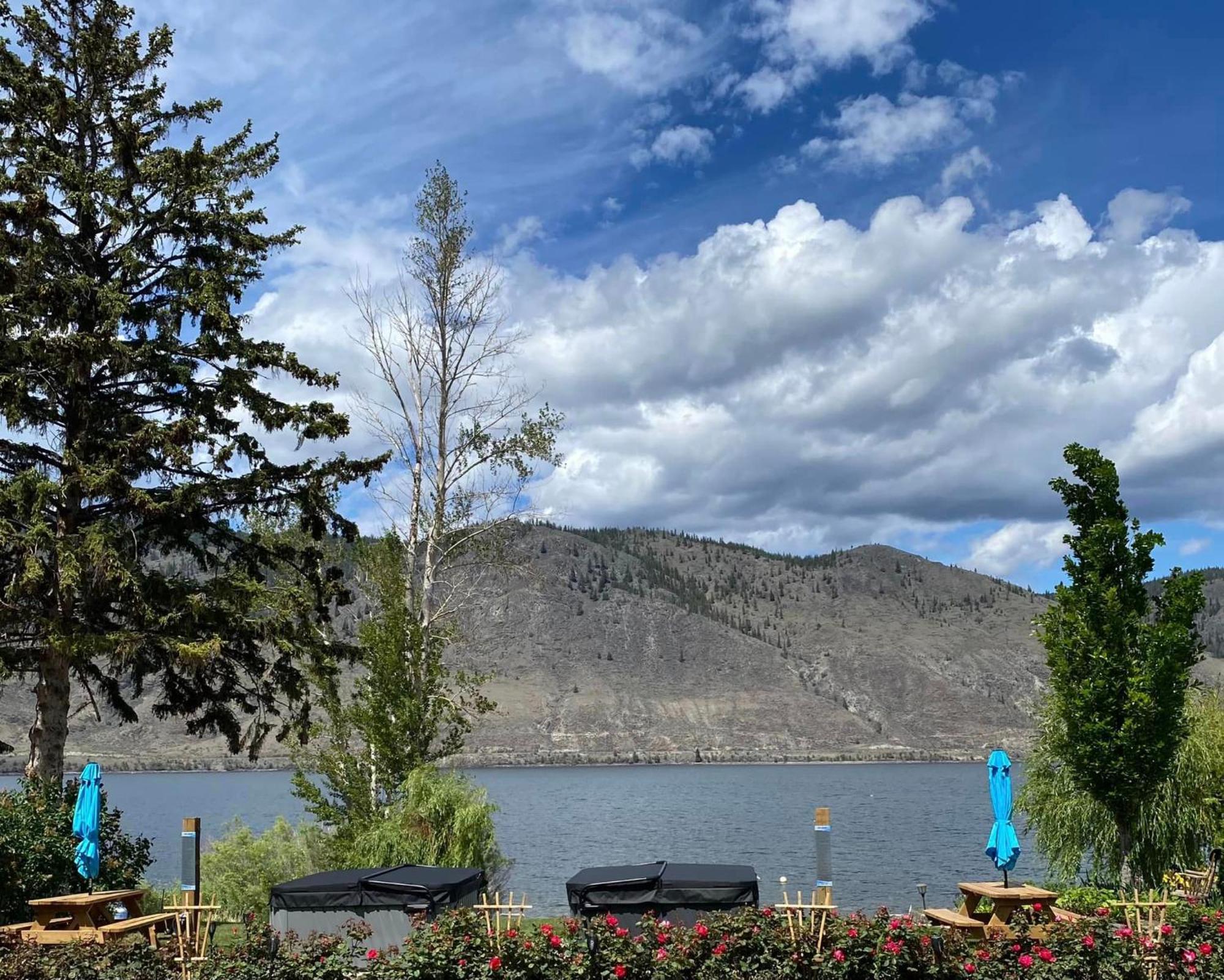 Blue Shore Resort Savona Bagian luar foto